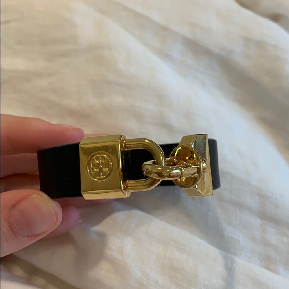 tory burch black clasp bracelet